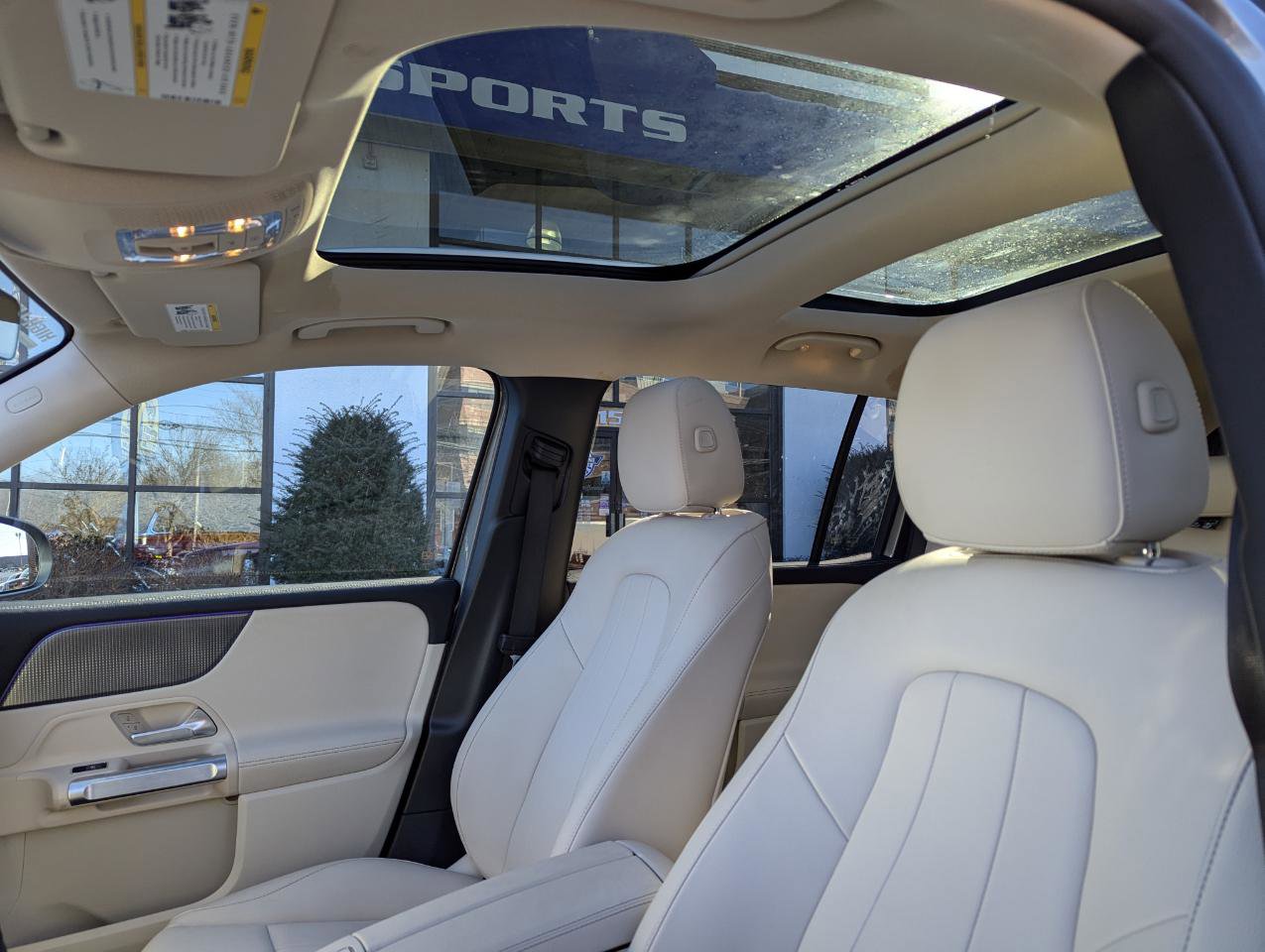 Used 2022 Mercedes-Benz EQB 300 4MATIC image 31