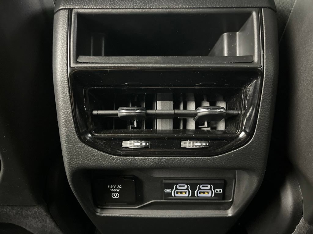 Used 2023 Jeep Grand Cherokee Altitude RWD image 23