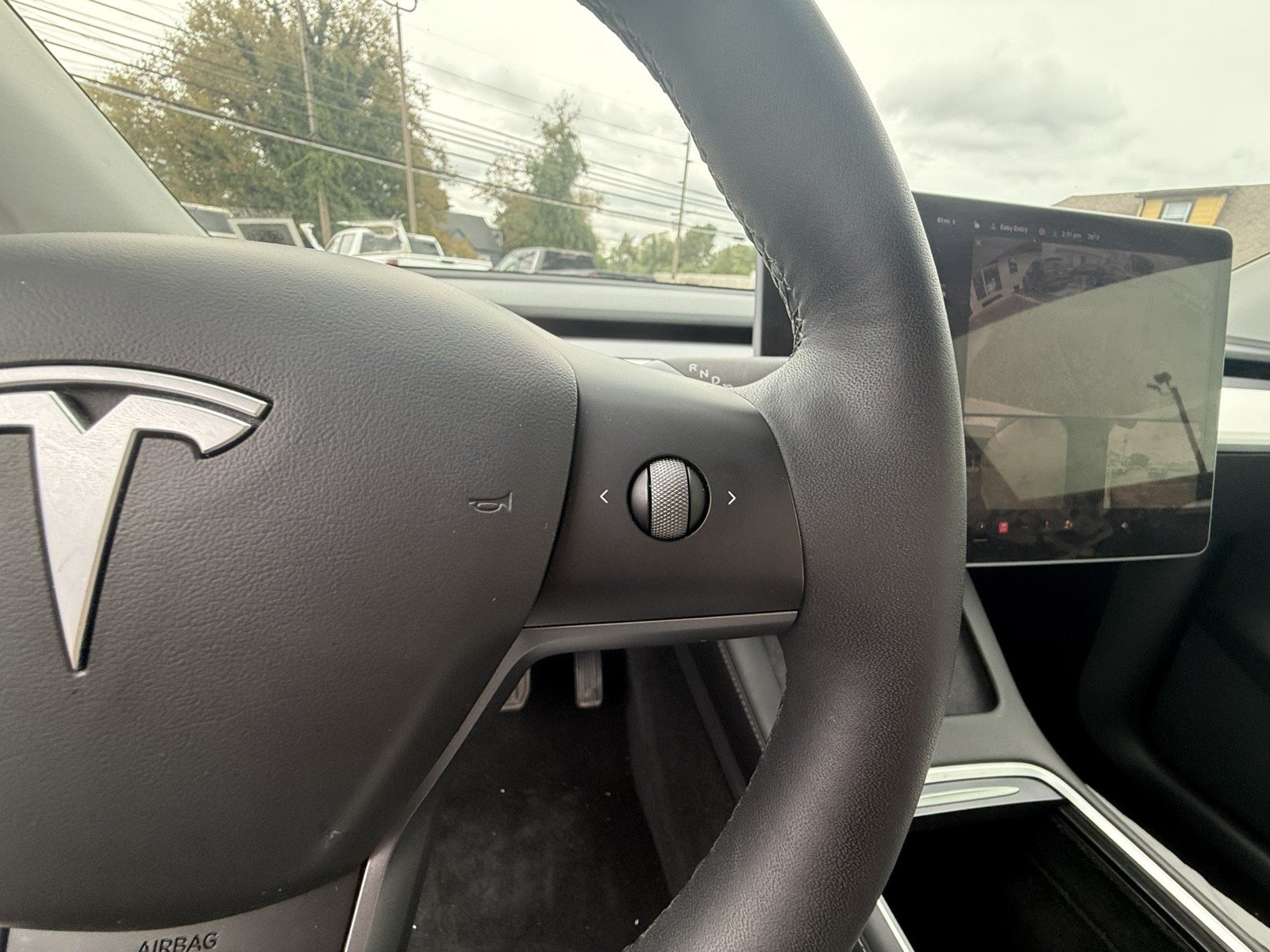 Used 2022 Tesla Model Y Long Range AWD/4WD image 16