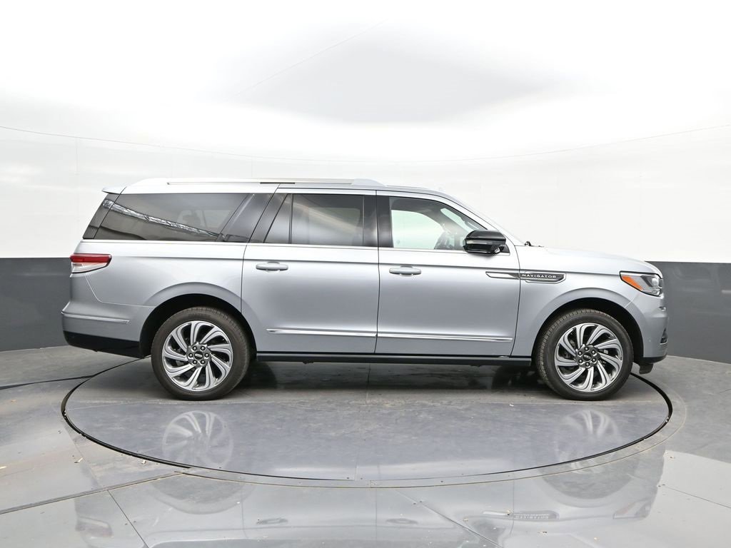 Used 2024 Lincoln Navigator L 4WD image 26