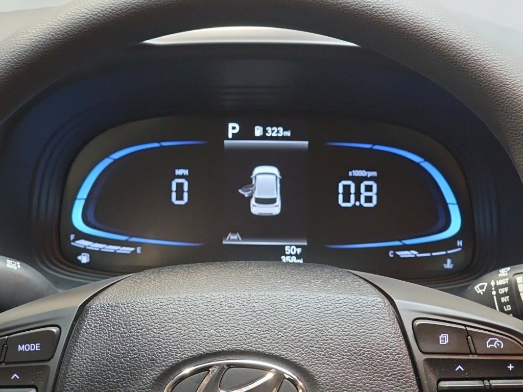 Certified 2025 Hyundai Venue SE image 18