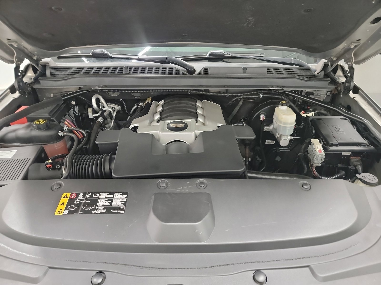 Used 2019 Cadillac Escalade Premium Luxury w/ LPO, Radiant Package image 25