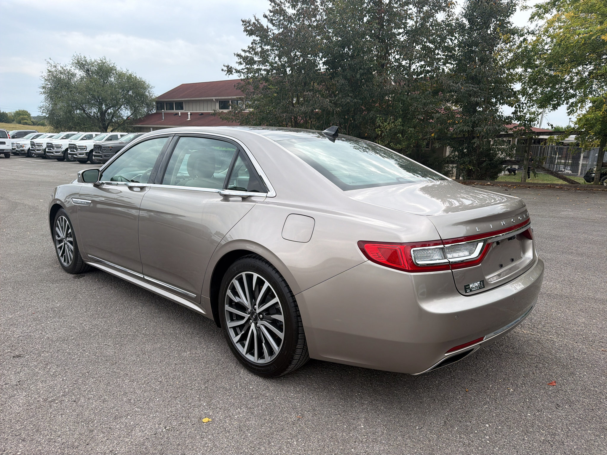 Used 2018 Lincoln Continental Select w/ Continental Climate Package FWD image 7