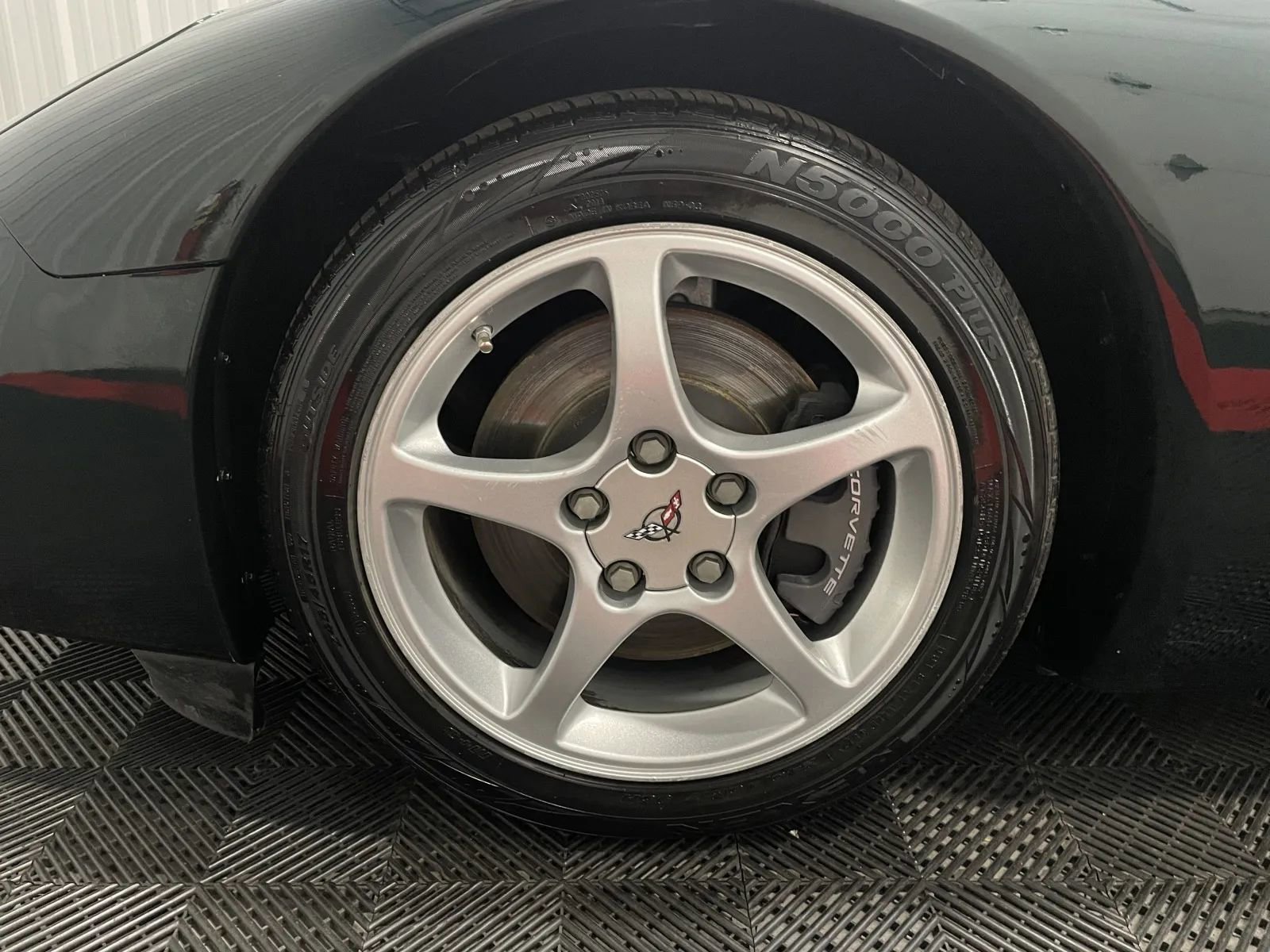 Used 2000 Chevrolet Corvette Coupe w/ Roof Pkg RWD image 14