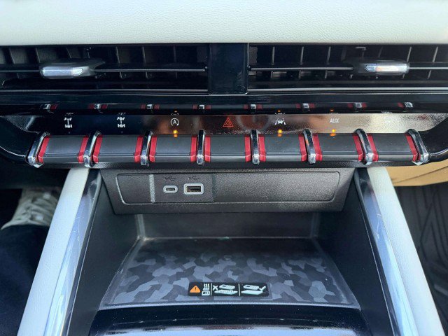 Used 2024 GMC Canyon AT4X image 29