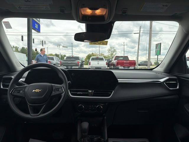 Used 2025 Chevrolet TrailBlazer LT FWD image 29
