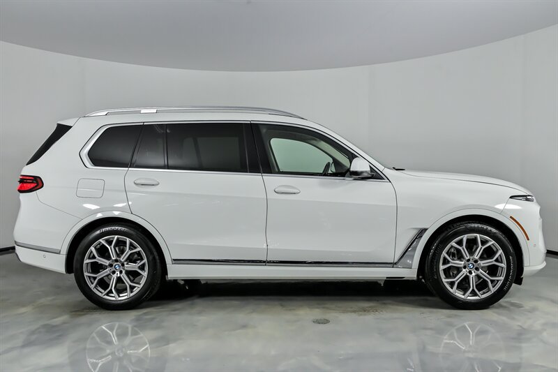 Used 2023 BMW X7 xDrive40i AWD/4WD image 13