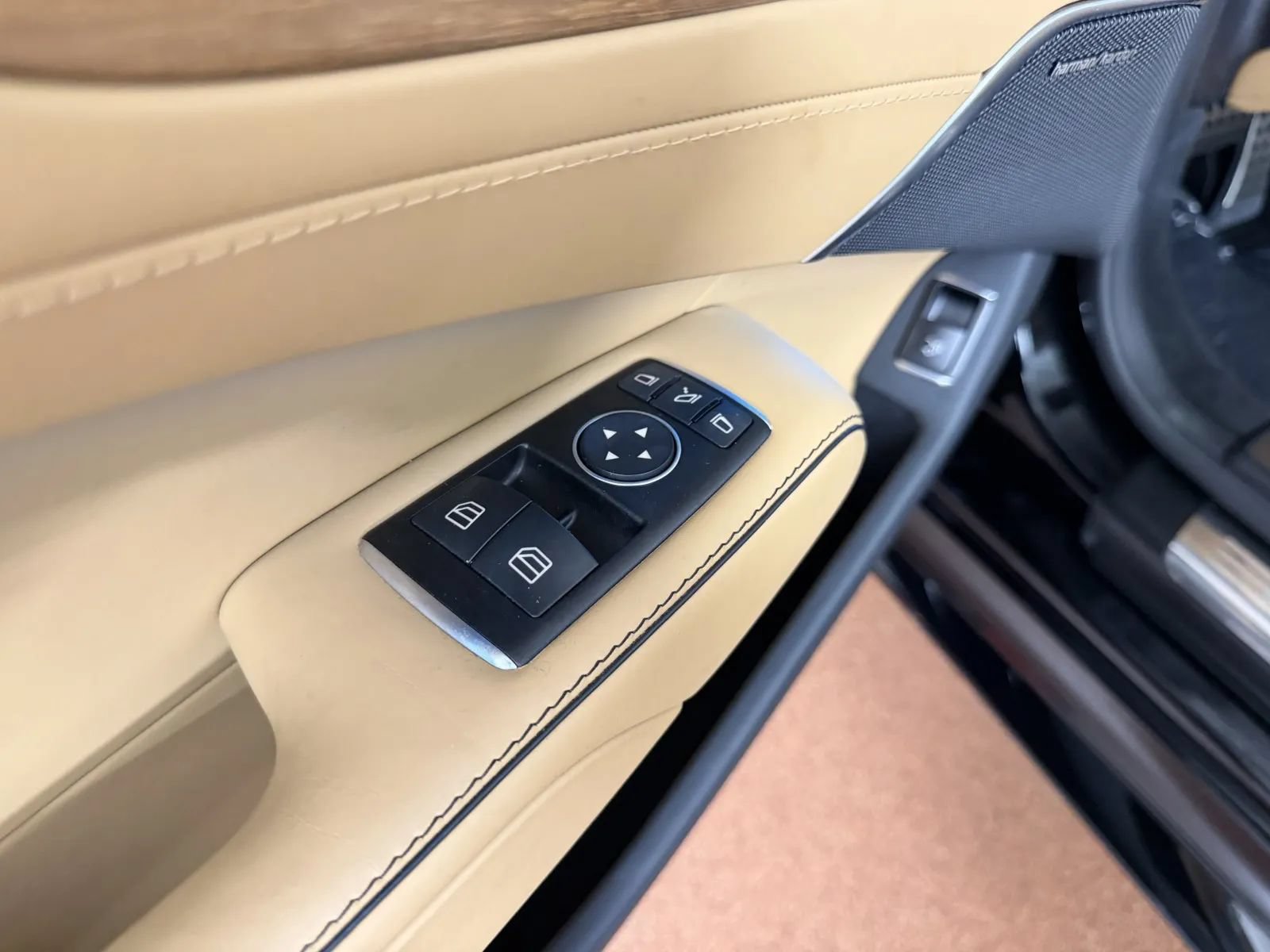 Used 2017 Mercedes-Benz SL 550 image 18