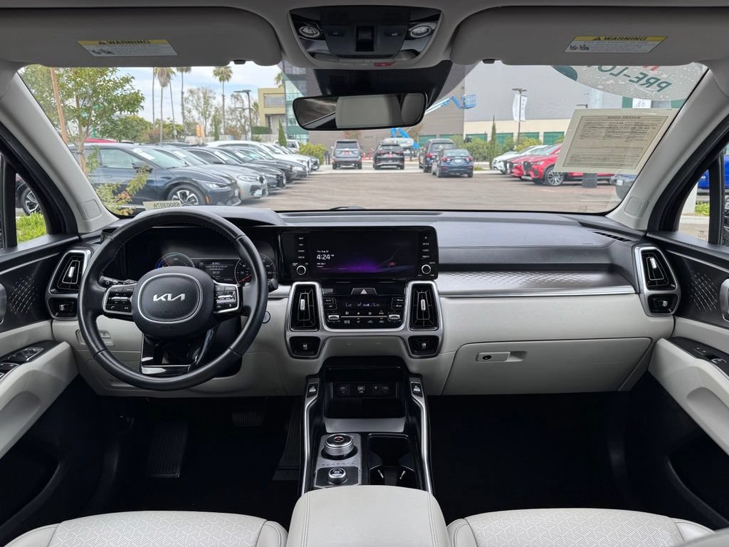 Used 2023 Kia Sorento EX w/ Panoramic Sunroof Package FWD image 12