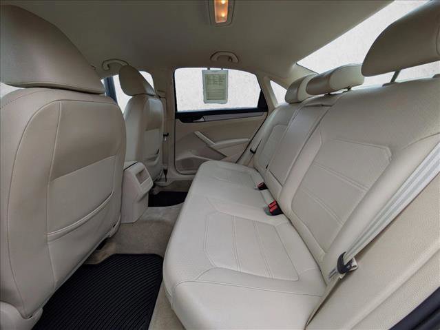 Used 2015 Volkswagen Passat 1.8T Wolfsburg Edition image 20