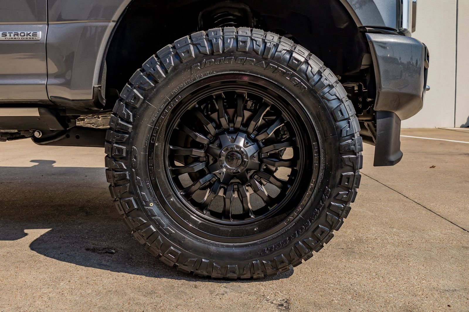 Used 2022 Ford F350 Platinum w/ FX4 Off-Road Package AWD/4WD image 12