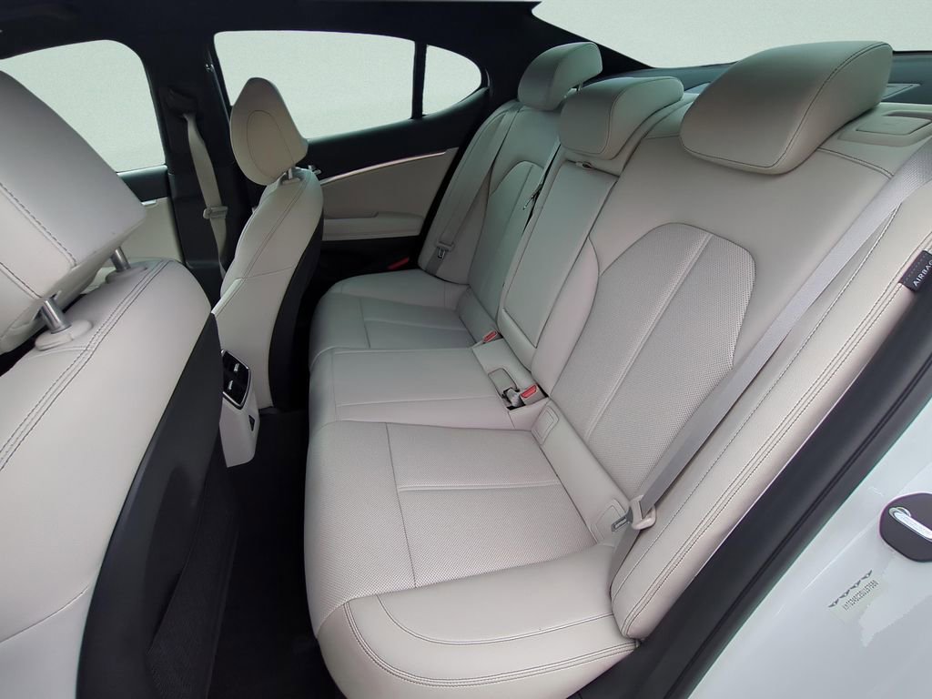 Used 2025 Genesis G70 2.5T image 12