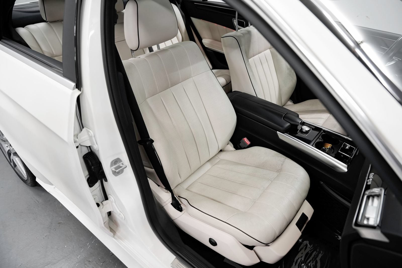 Used 2015 Mercedes-Benz E 400 Sedan image 24