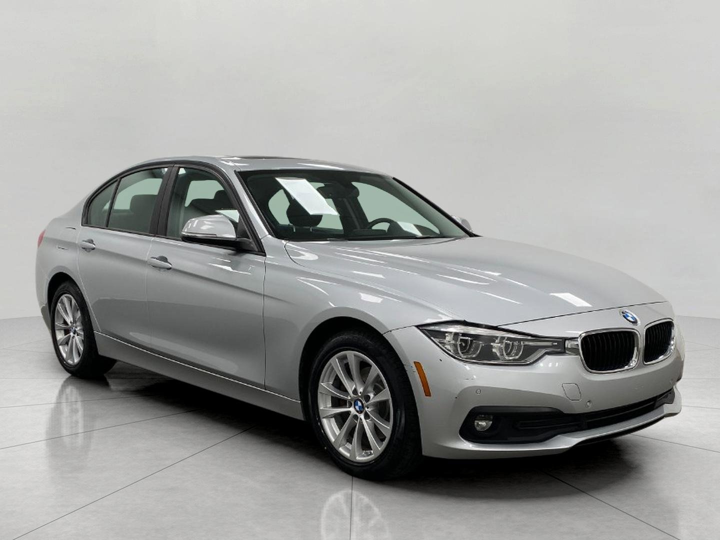 Used 2017 BMW 320i xDrive Sedan image 1