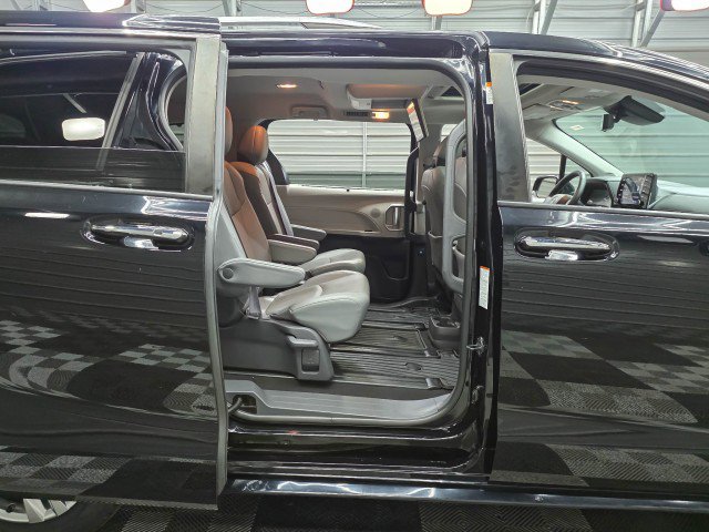 Used 2021 Toyota Sienna Limited AWD/4WD image 16