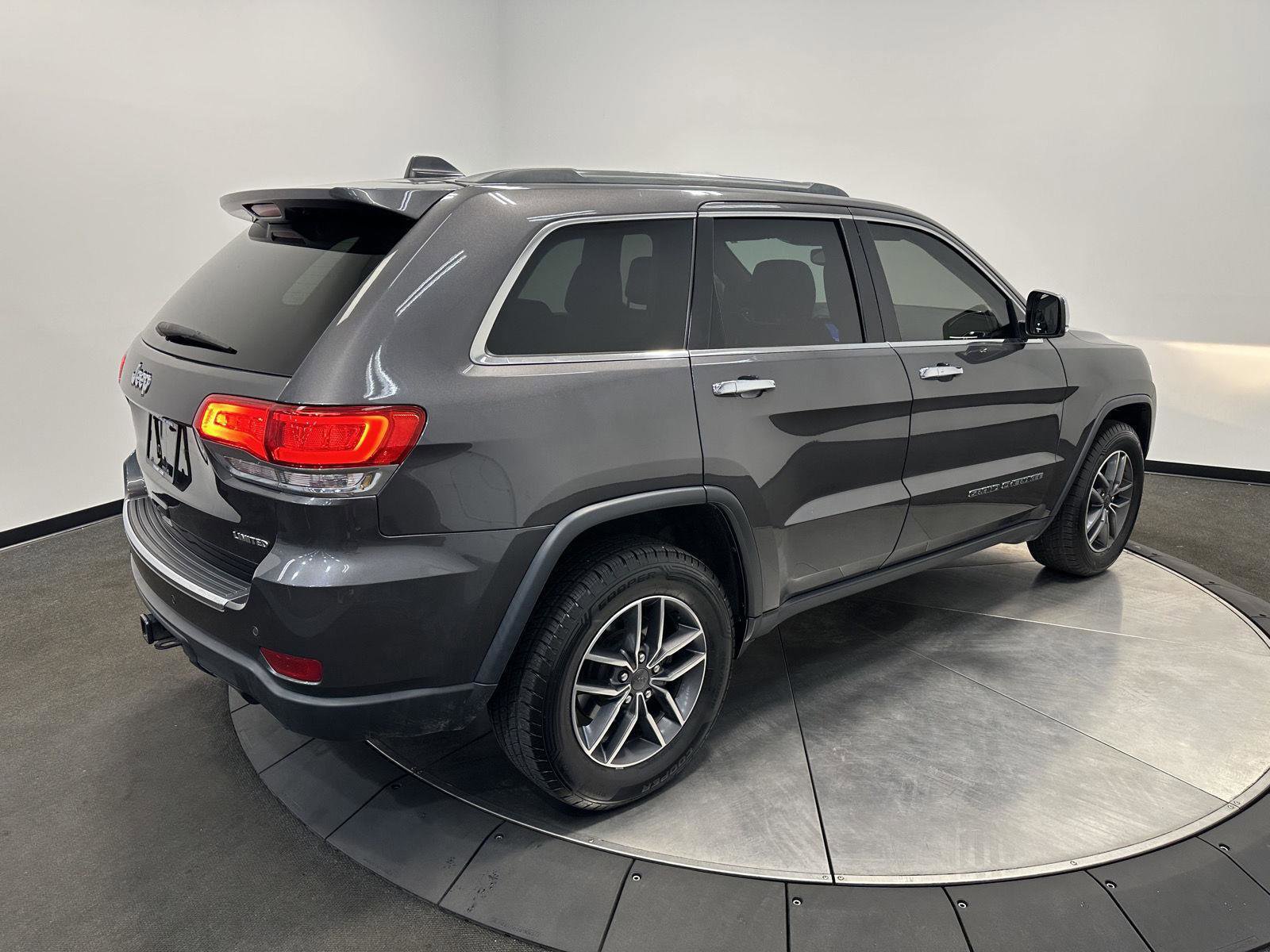 Used 2019 Jeep Grand Cherokee Limited w/ Trailer Tow Group IV AWD/4WD image 7