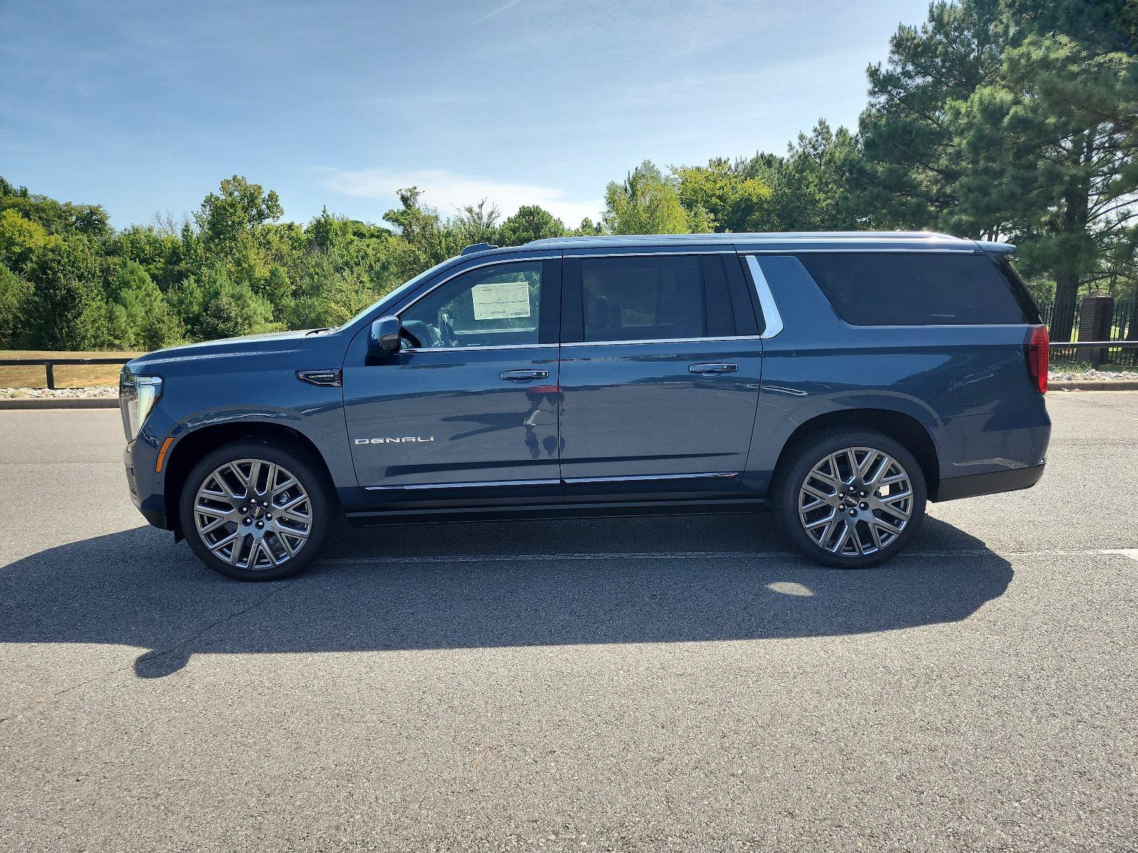 New 2026 GMC Yukon XL Denali Ultimate AWD/4WD image 2