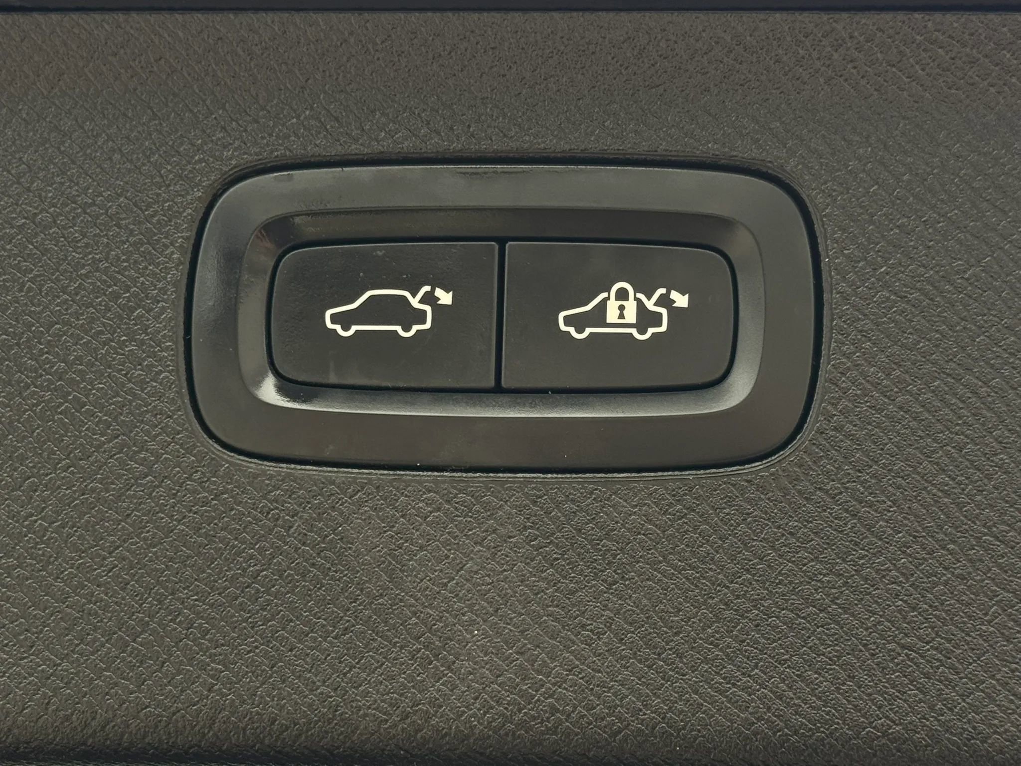 Used 2021 Volvo XC90 T5 Momentum w/ Climate Package FWD image 21