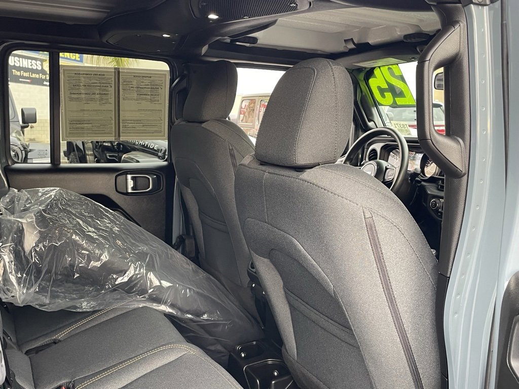 Certified 2025 Jeep Gladiator Sport image 22