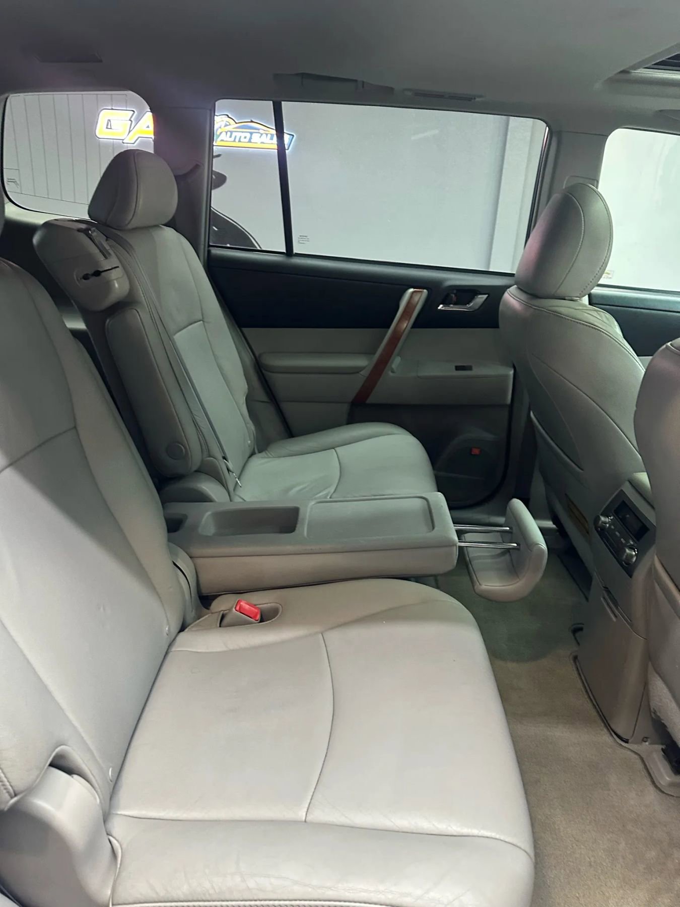 Used 2010 Toyota Highlander Limited image 34