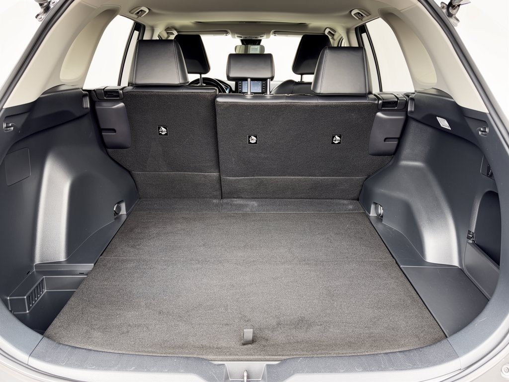 Used 2019 Toyota RAV4 XLE Premium FWD image 28