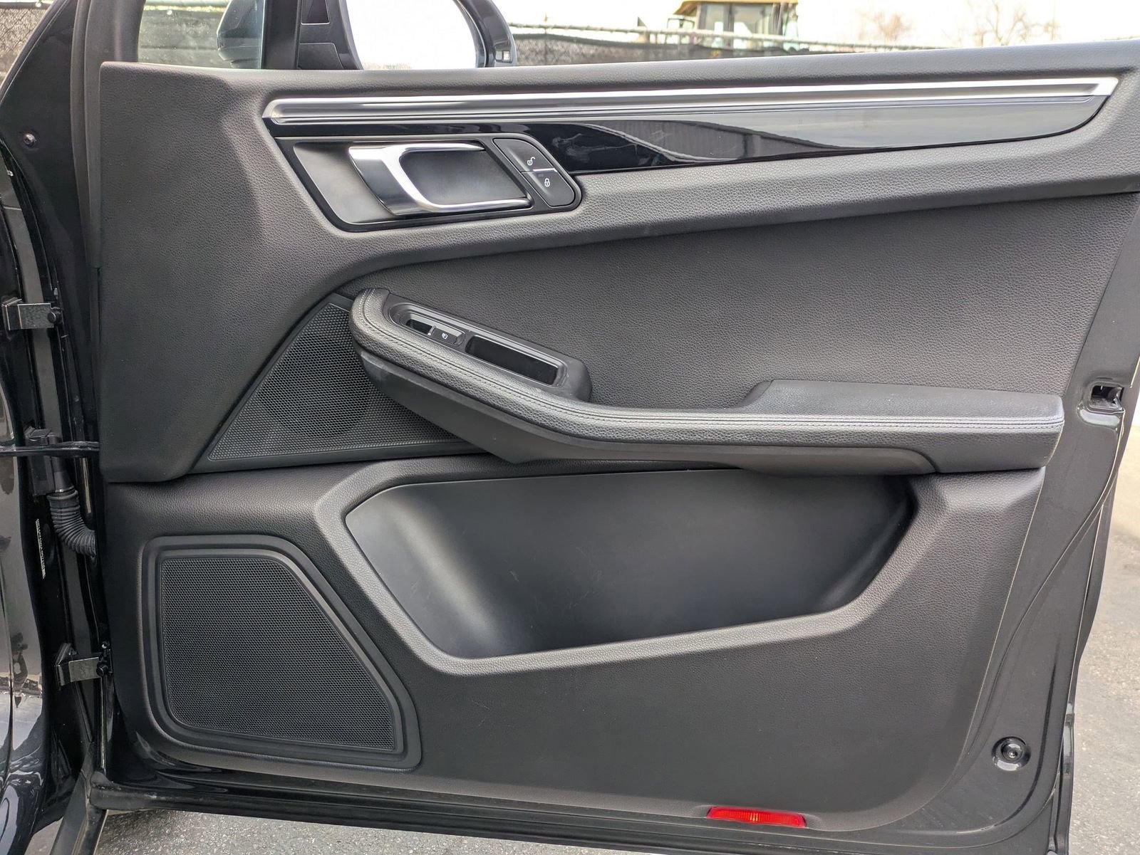 Used 2018 Porsche Macan image 20