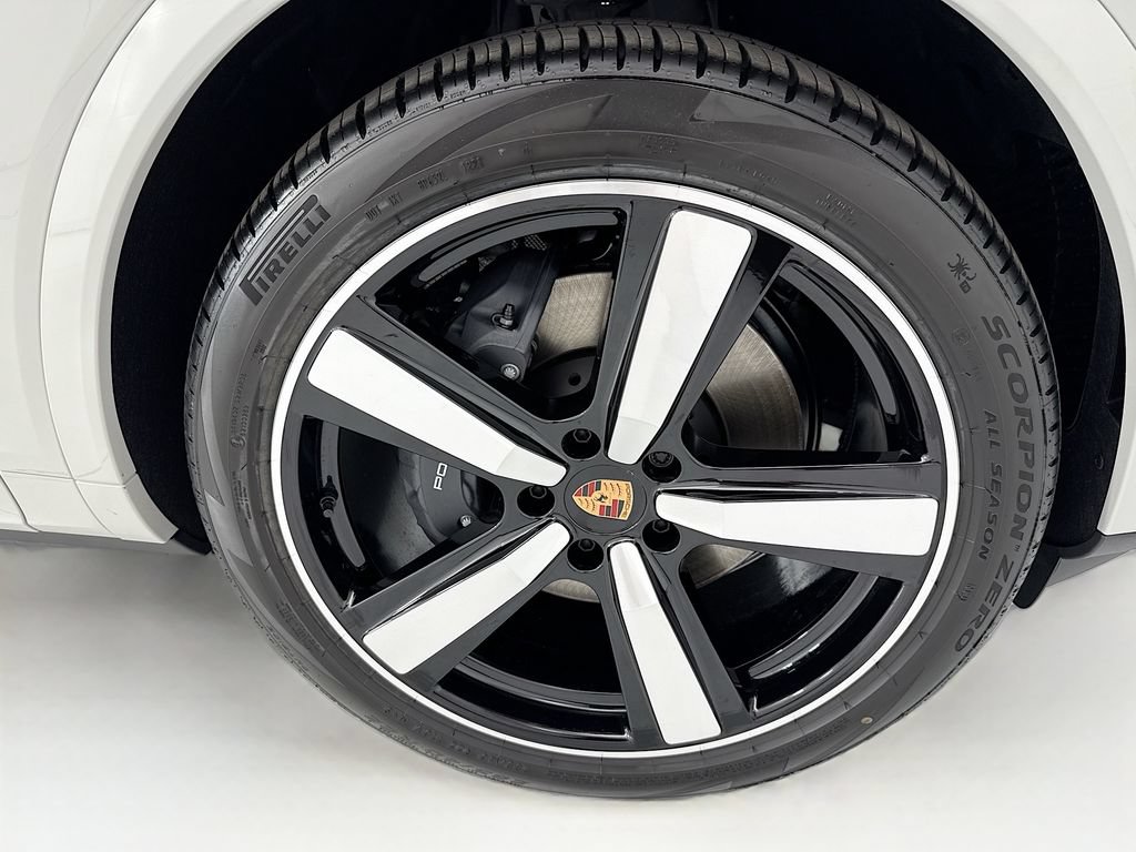 New 2026 Porsche Cayenne Coupe AWD/4WD image 32