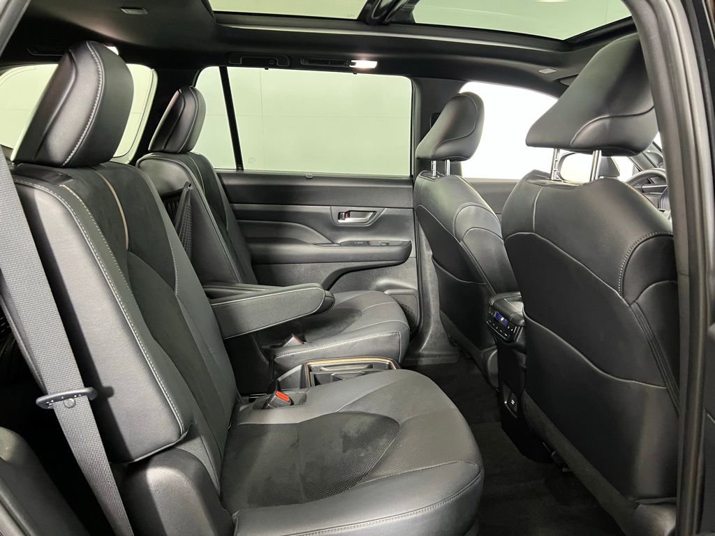 Used 2024 Toyota Grand Highlander AWD Hybrid image 30