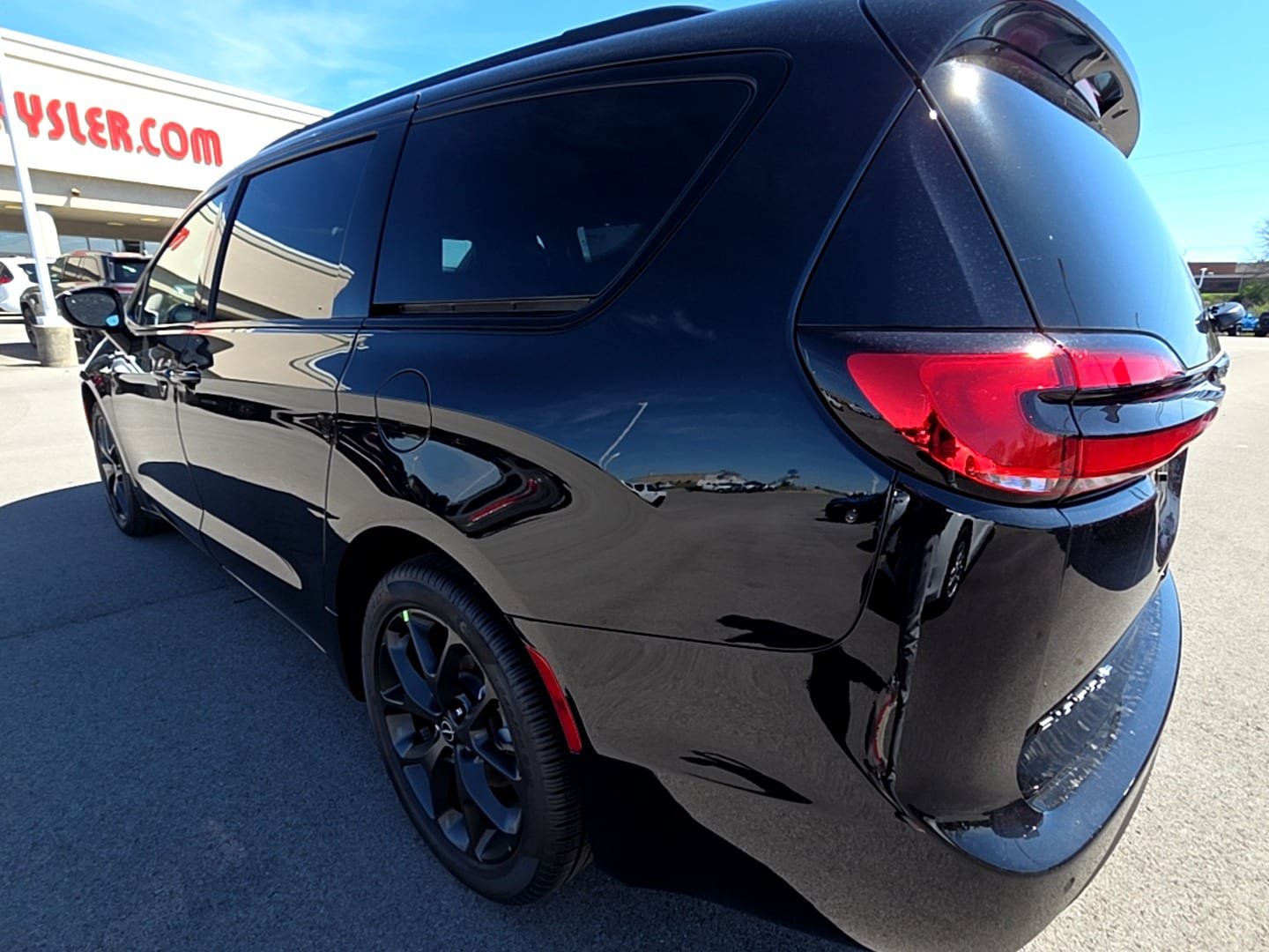 New 2026 Chrysler Pacifica Select w/ S Appearance Package FWD image 7