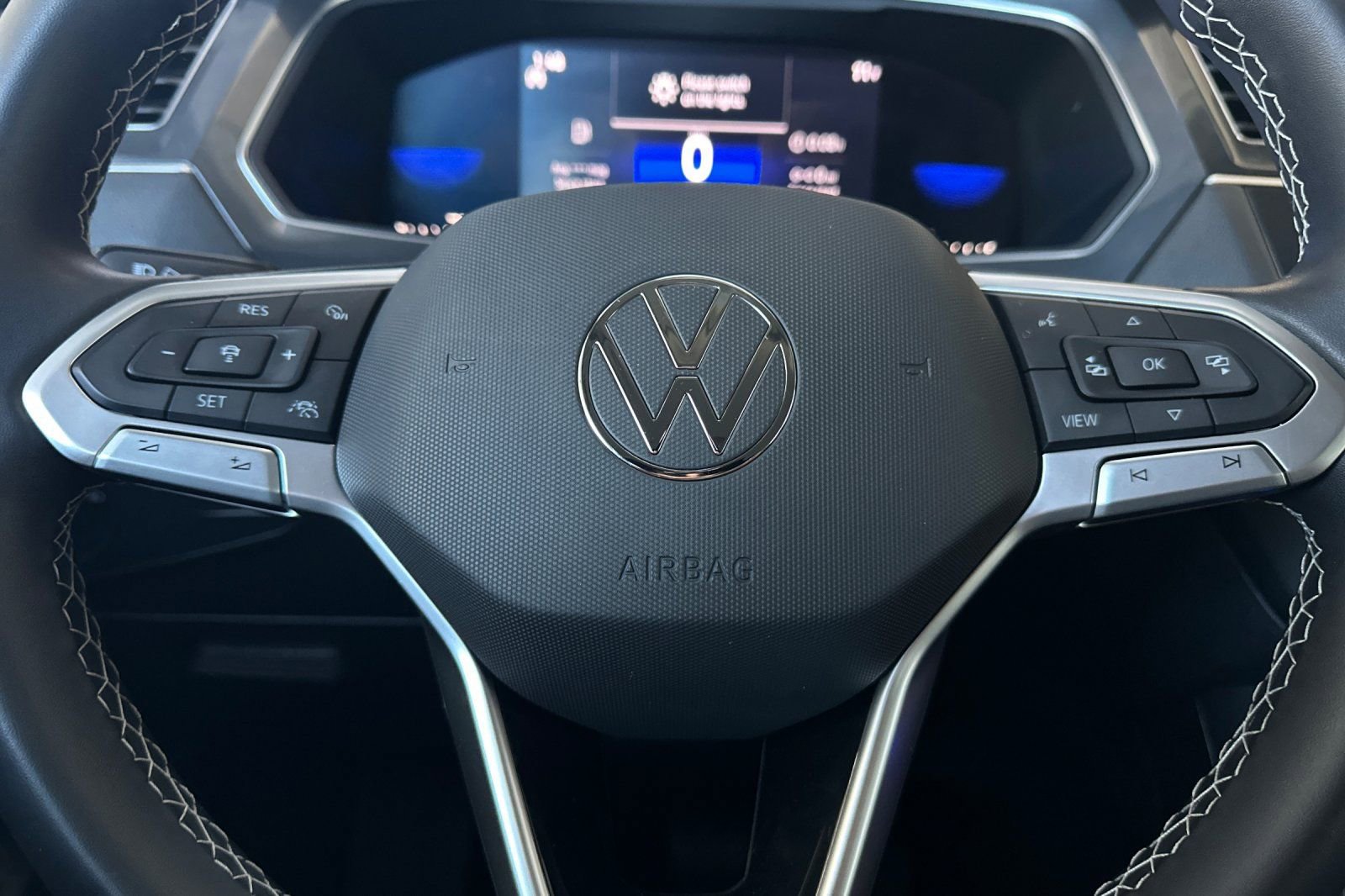 Used 2023 Volkswagen Tiguan SE FWD image 25