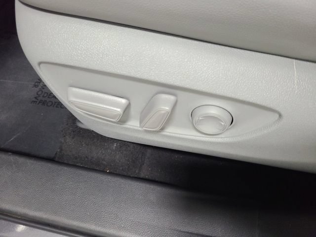Used 2022 Toyota Highlander XLE FWD image 20