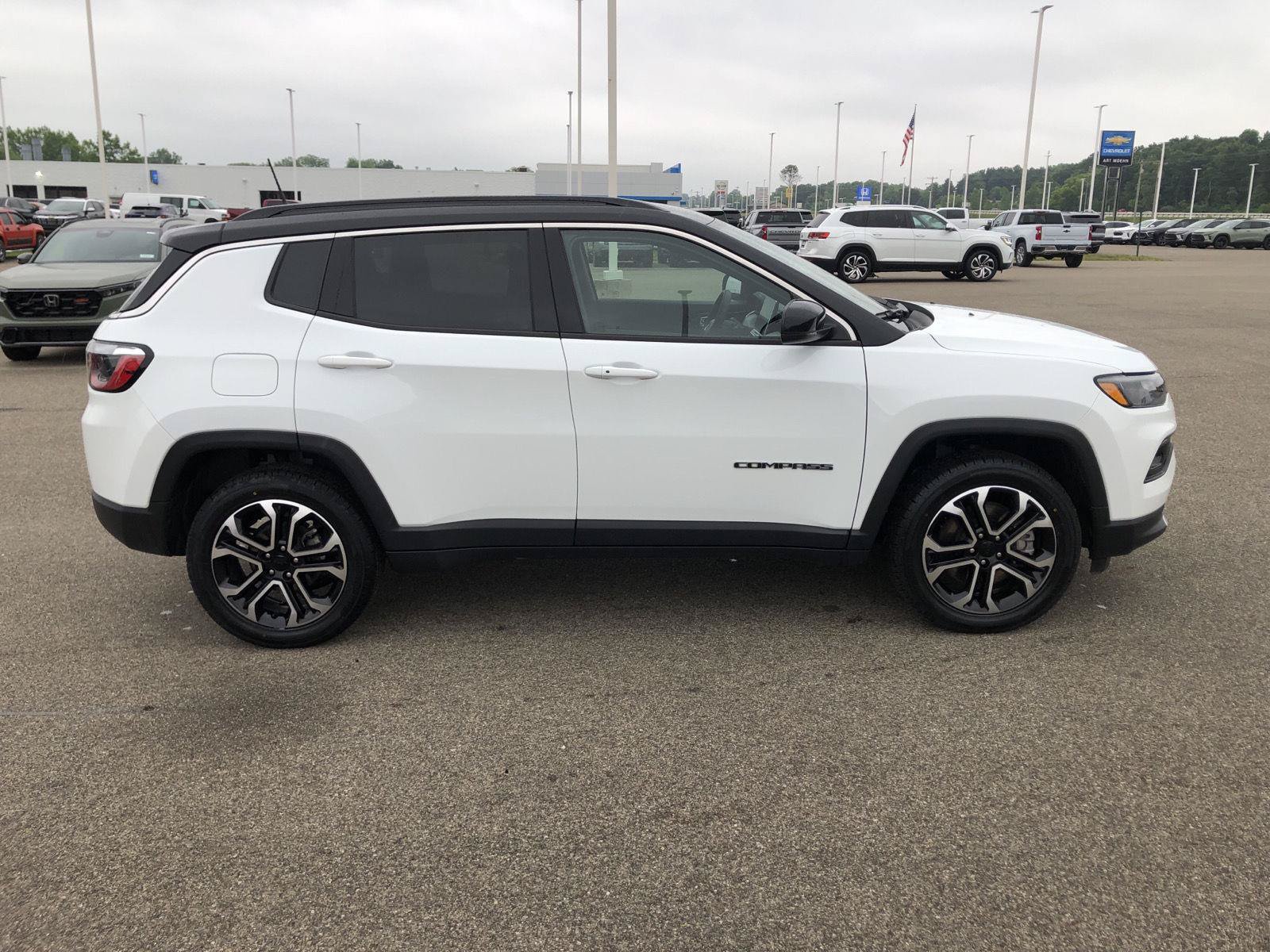 Used 2023 Jeep Compass Limited AWD/4WD image 9