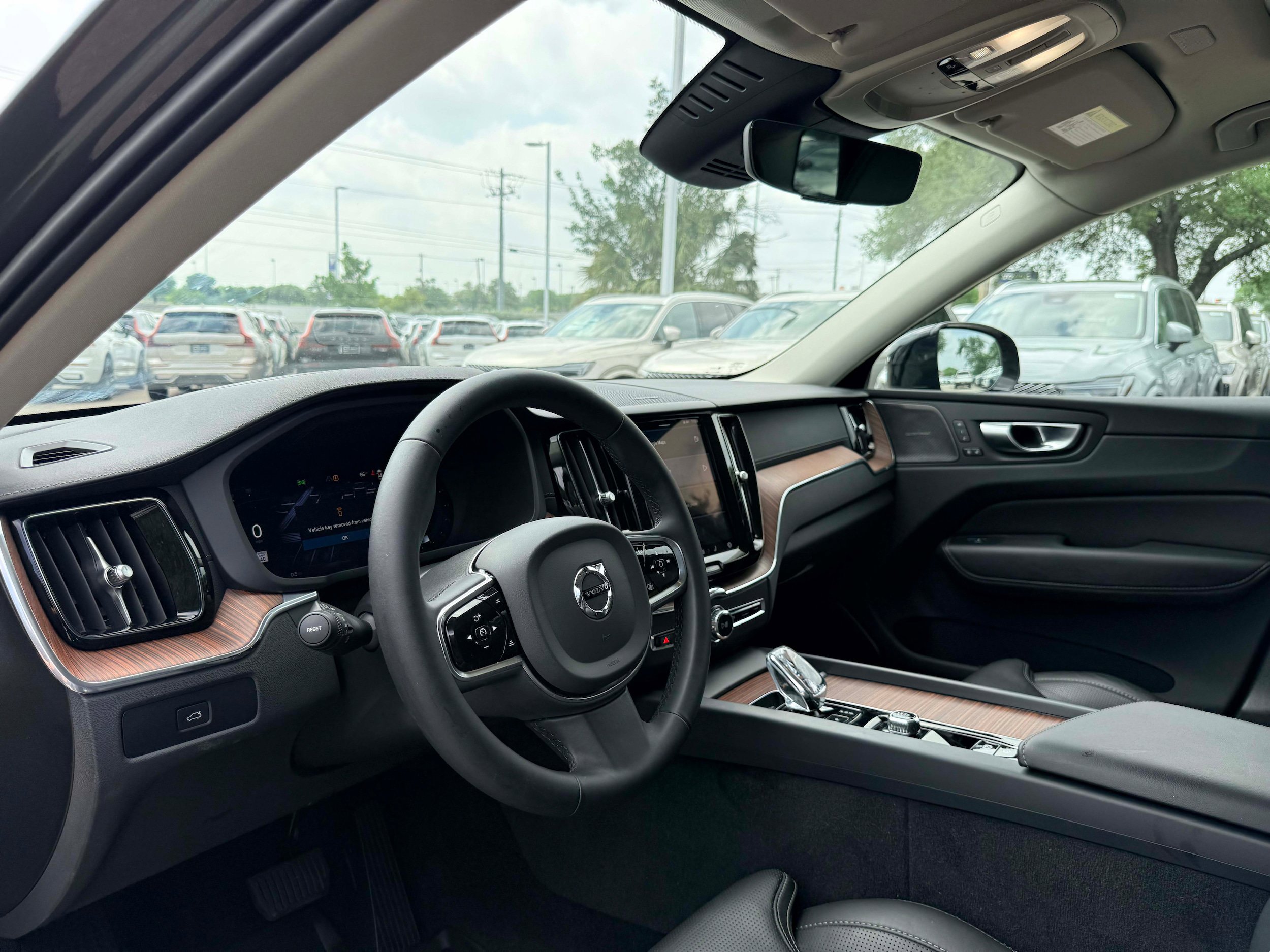 Certified 2024 Volvo XC60 B5 Ultimate w/ Protection Package Premier AWD/4WD image 11