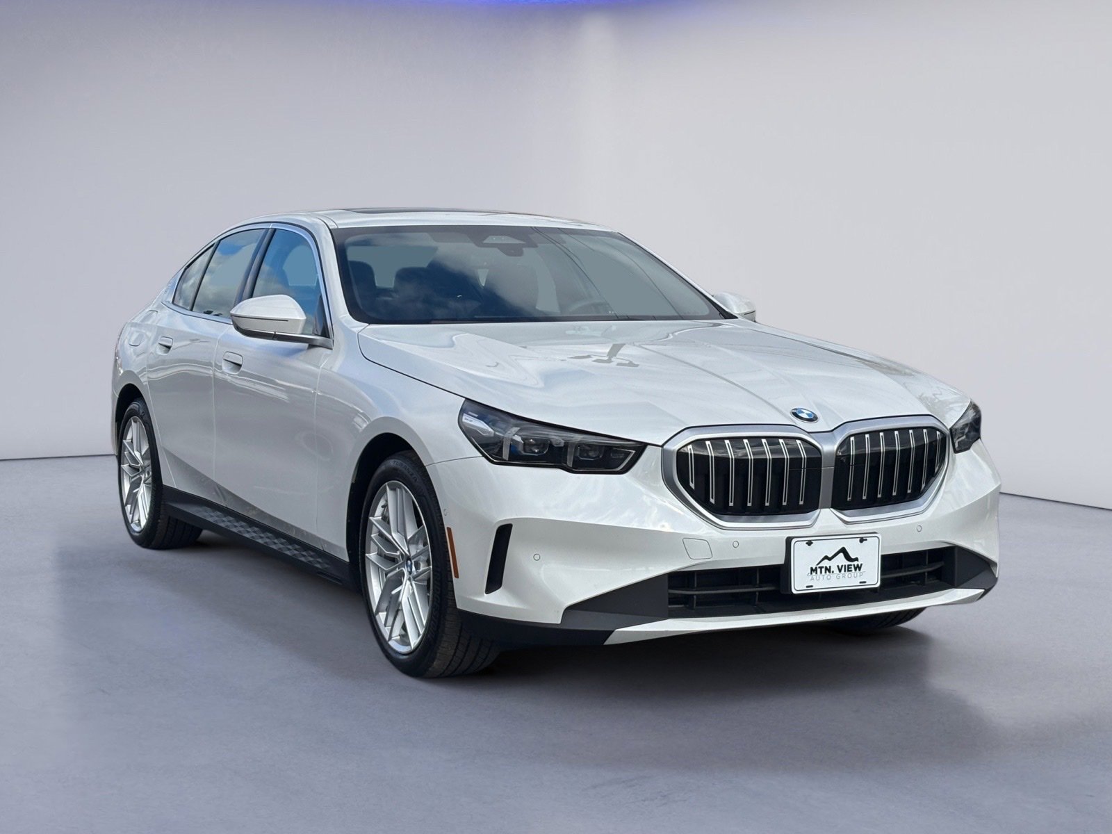 Used 2025 BMW 530i xDrive image 9