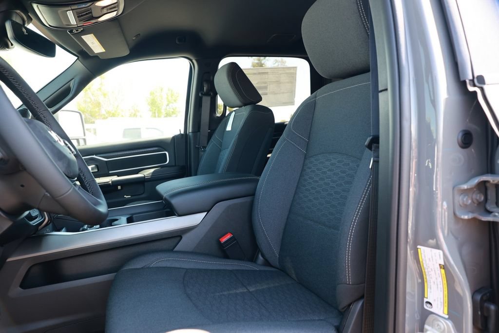 New 2026 RAM 3500 Big Horn AWD/4WD image 14