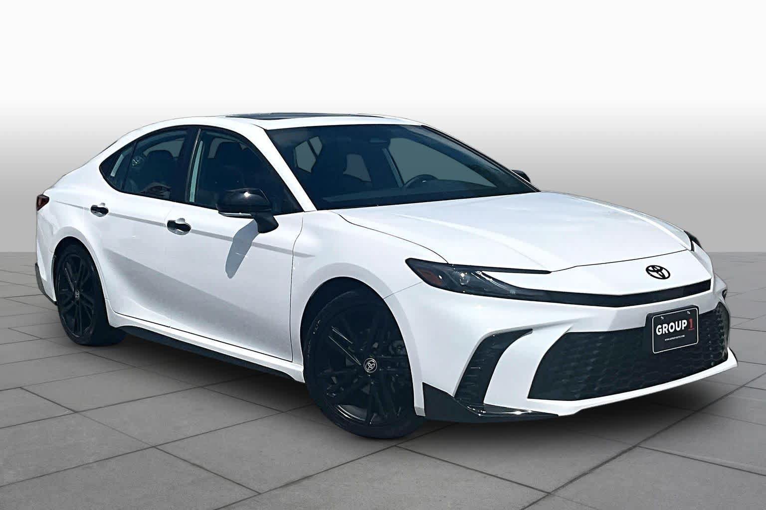 Used 2026 Toyota Camry Hybrid w/ Convenience Package FWD image 3