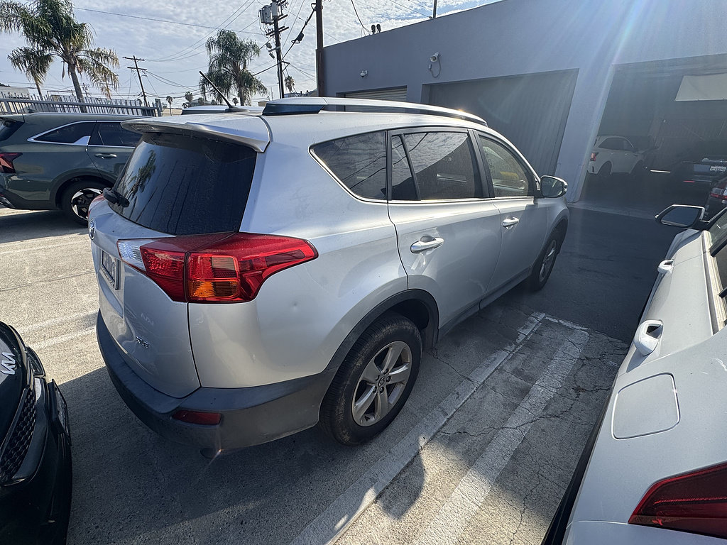 Used 2015 Toyota RAV4 XLE FWD image 4