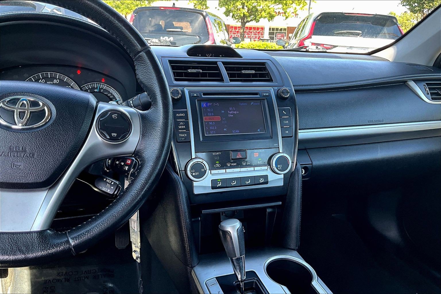 Used 2013 Toyota Camry SE FWD image 6