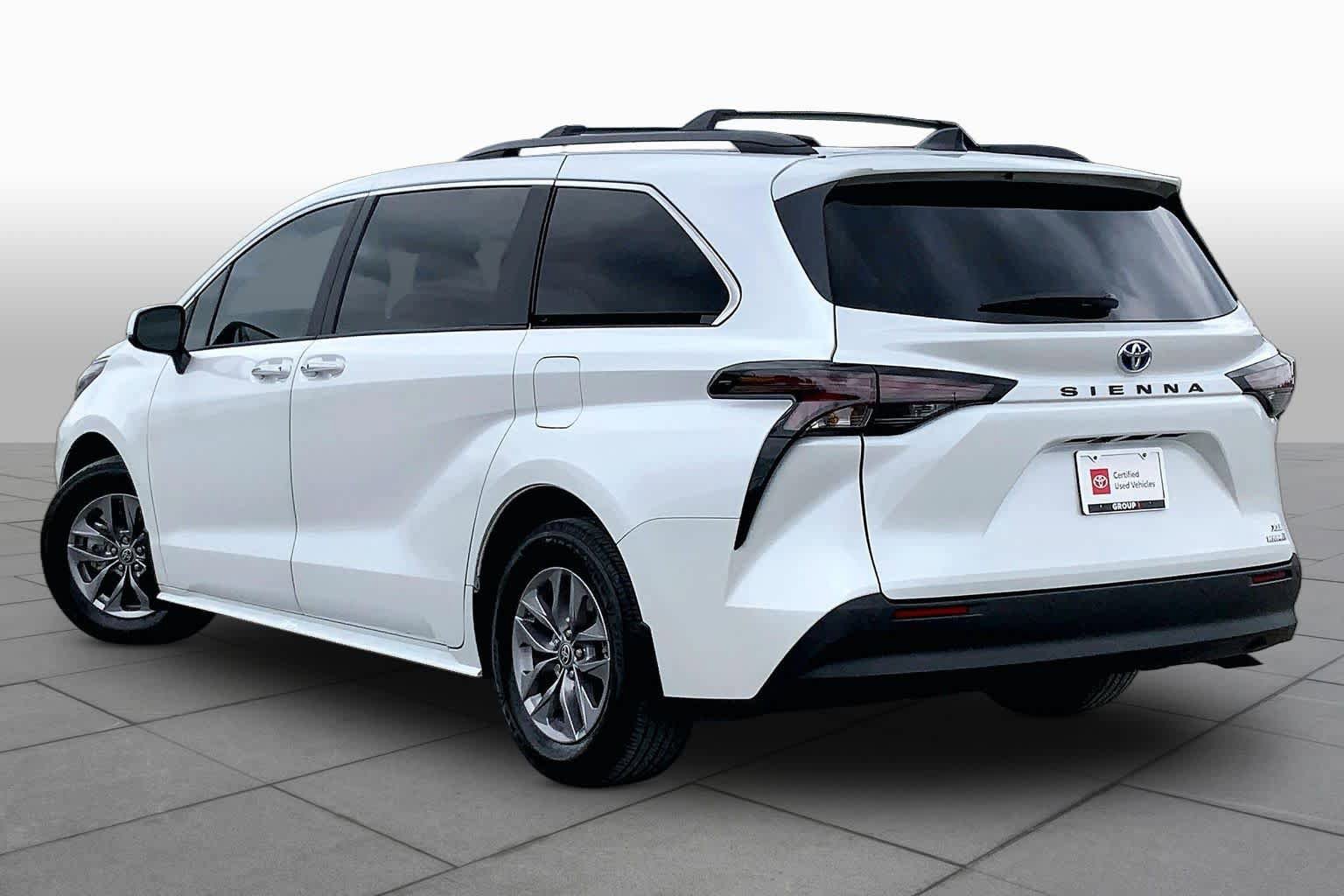 Certified 2024 Toyota Sienna XLE FWD image 12