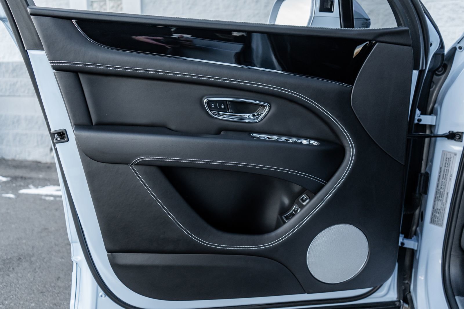 Certified 2022 Bentley Bentayga image 23