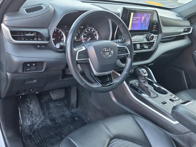 Used 2024 Toyota Highlander XSE FWD image 17