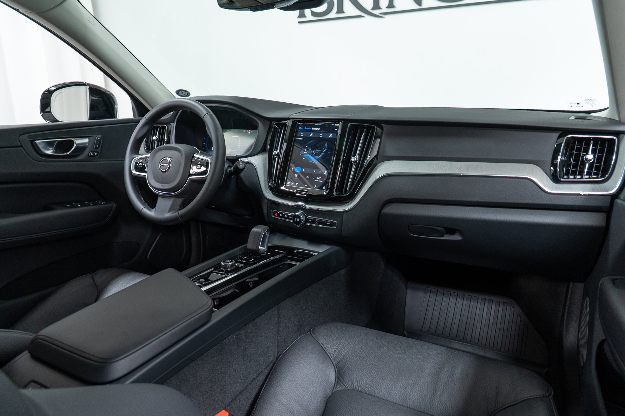 Used 2025 Volvo XC60 T8 Plus w/ Climate Package image 14