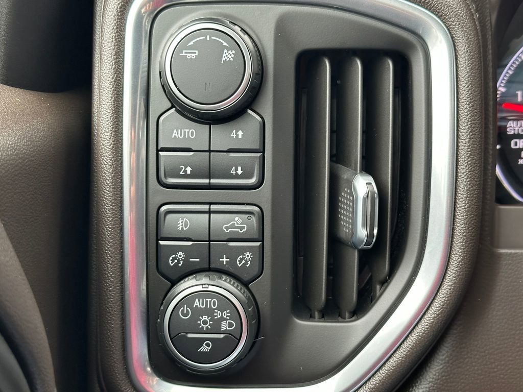 Used 2019 Chevrolet Silverado 1500 LTZ w/ LTZ Premium Package AWD/4WD image 32