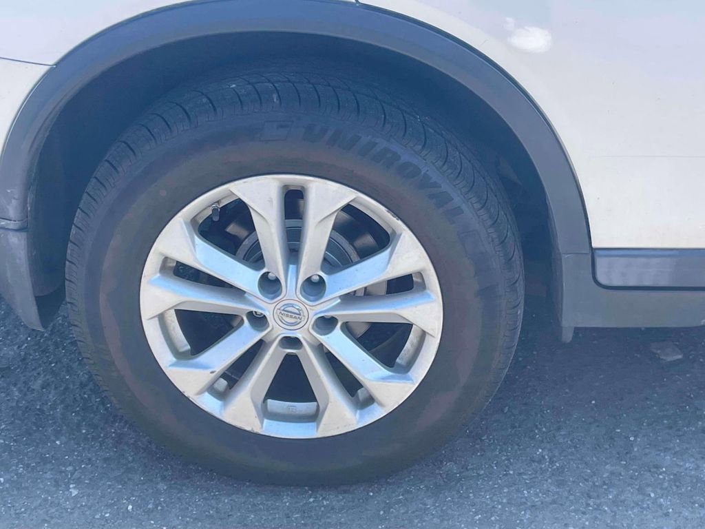 Used 2015 Nissan Rogue SV w/ SV Moonroof Package image 9