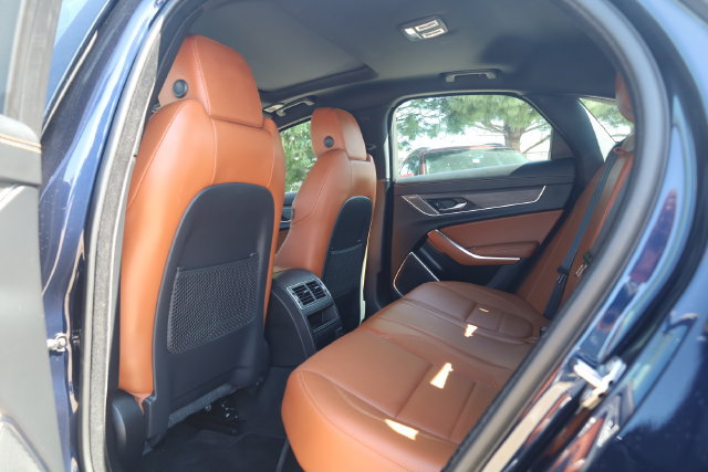 Used 2023 Jaguar XF R-Dynamic SE AWD/4WD image 22