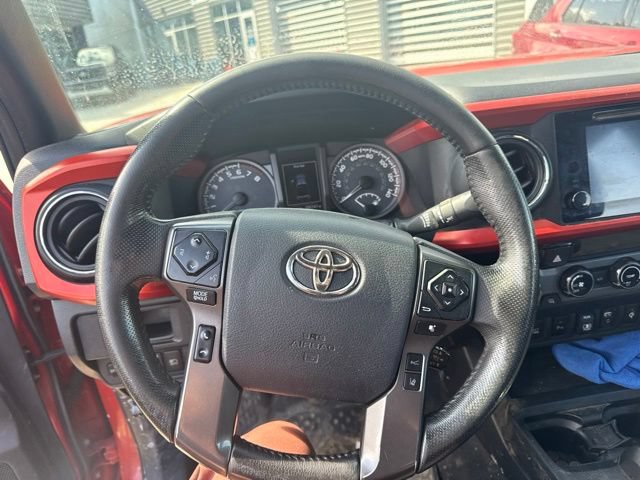 Used 2018 Toyota Tacoma TRD Off-Road w/ Technology Package AWD/4WD image 28