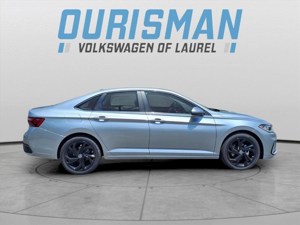 New 2026 Volkswagen Jetta SE image 2