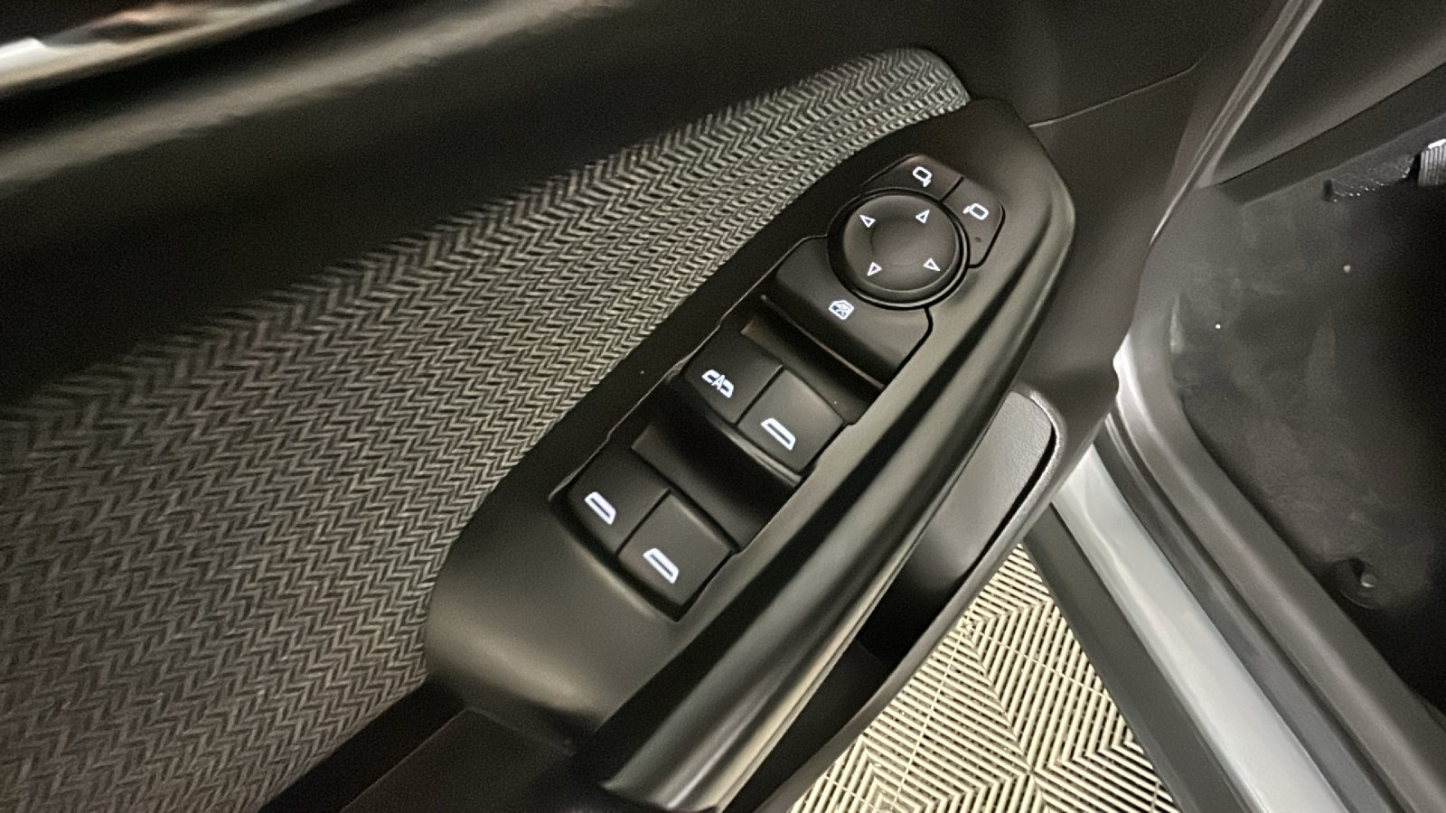 Used 2025 Chevrolet TrailBlazer LT FWD image 12