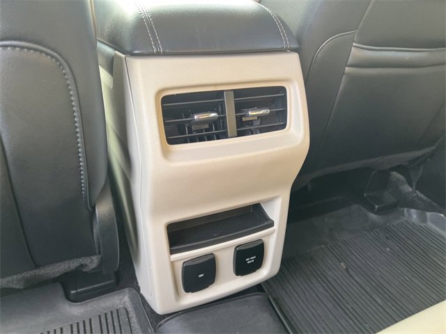 Used 2019 Ford Edge Titanium image 24