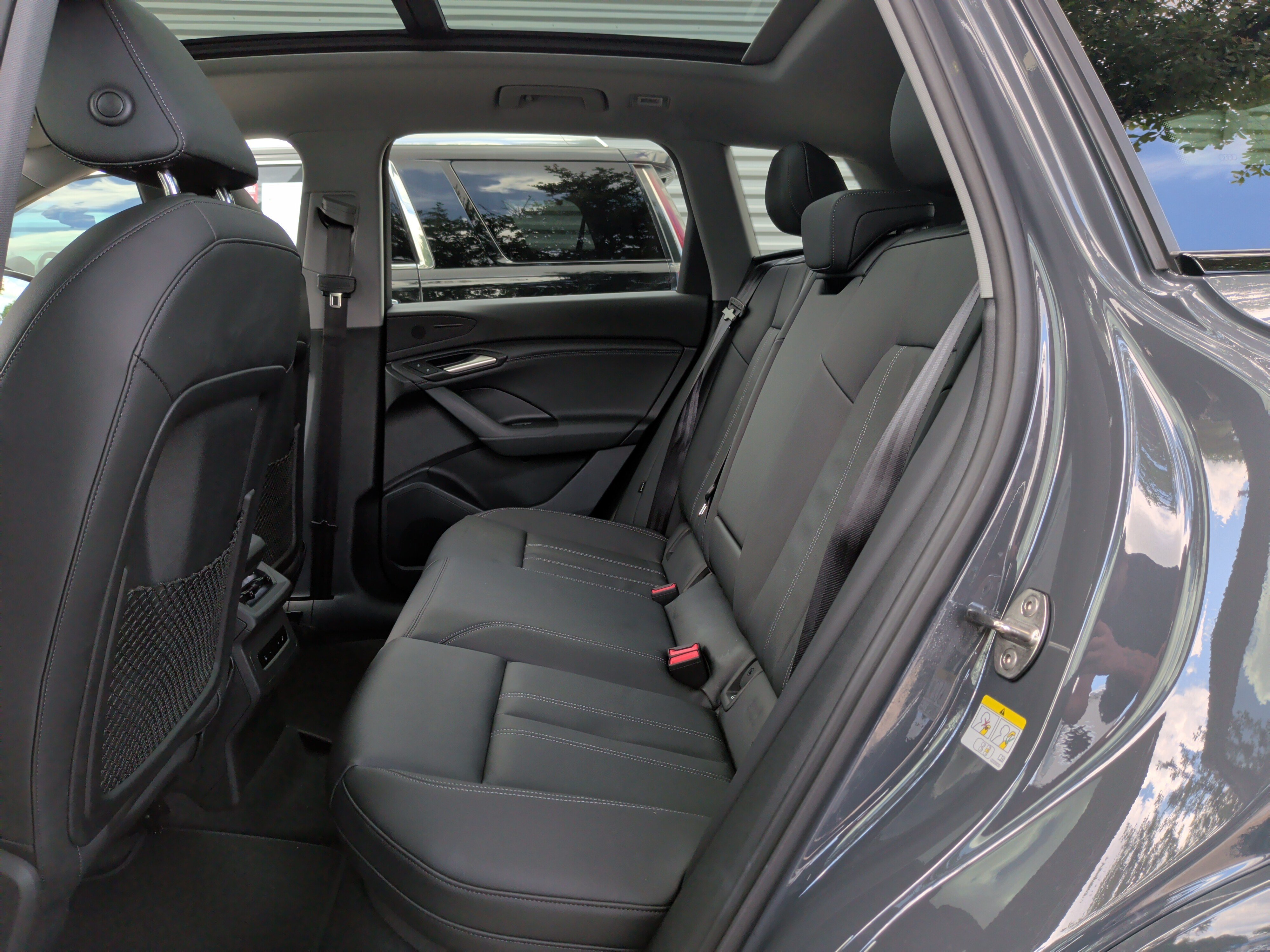 Used 2025 Audi Q6 e-tron Premium w/ Convenience Package RWD image 32